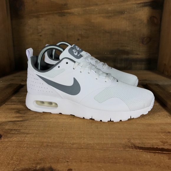 Nike Shoes - NEW Nike Air Max Tavas